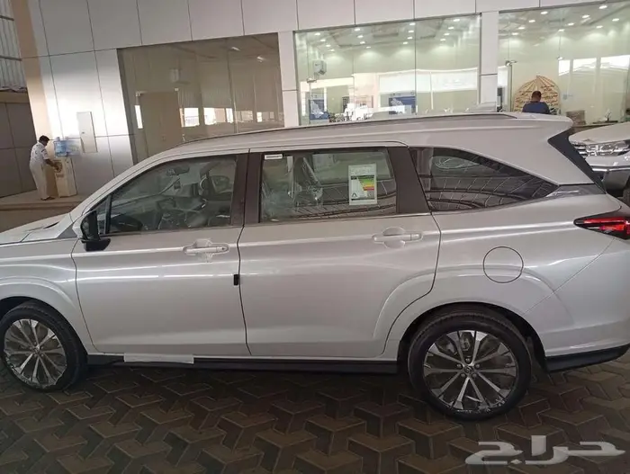 تويوتا فيلوز GLX بنزين اوتماتيك 2025 كاش واقساط 5