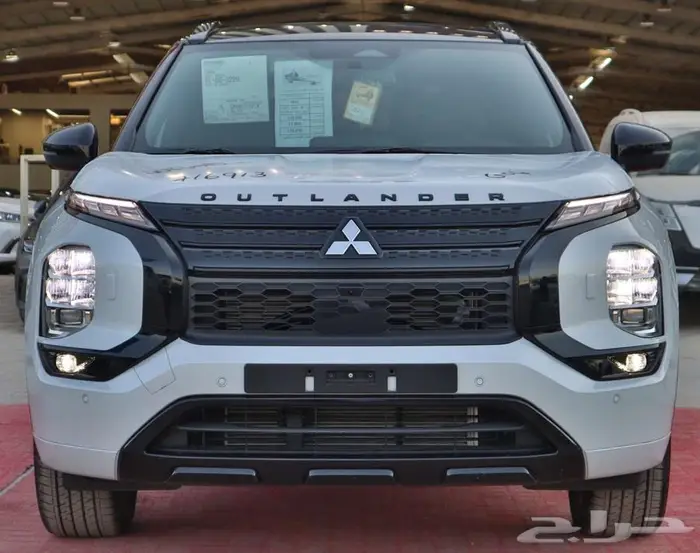 ميتسوبيشي اوتلاندر بلاك سام 2025 2