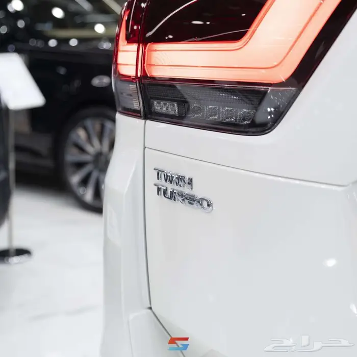 تويوتا لاندكروزر GXR L4 موديل 2025 4