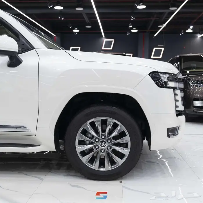 تويوتا لاندكروزر GXR L4 موديل 2025 7