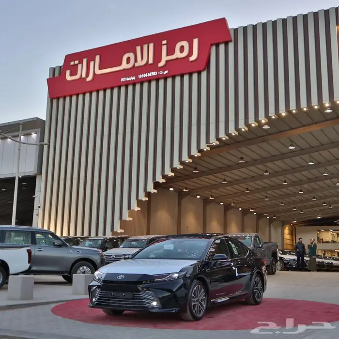تويوتا كامري لومير موديل 2025 لون اسود مبيعات البنوك 2