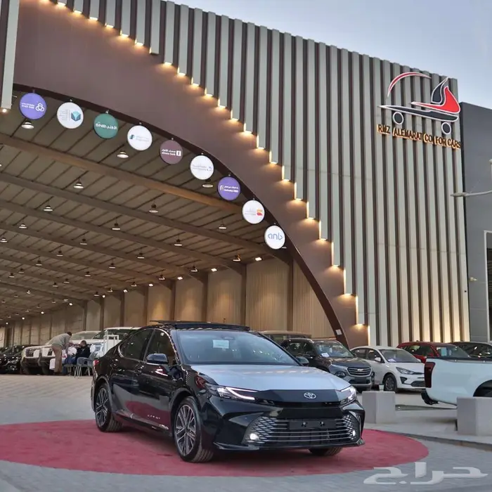 تويوتا كامري لومير موديل 2025 لون اسود مبيعات البنوك 1