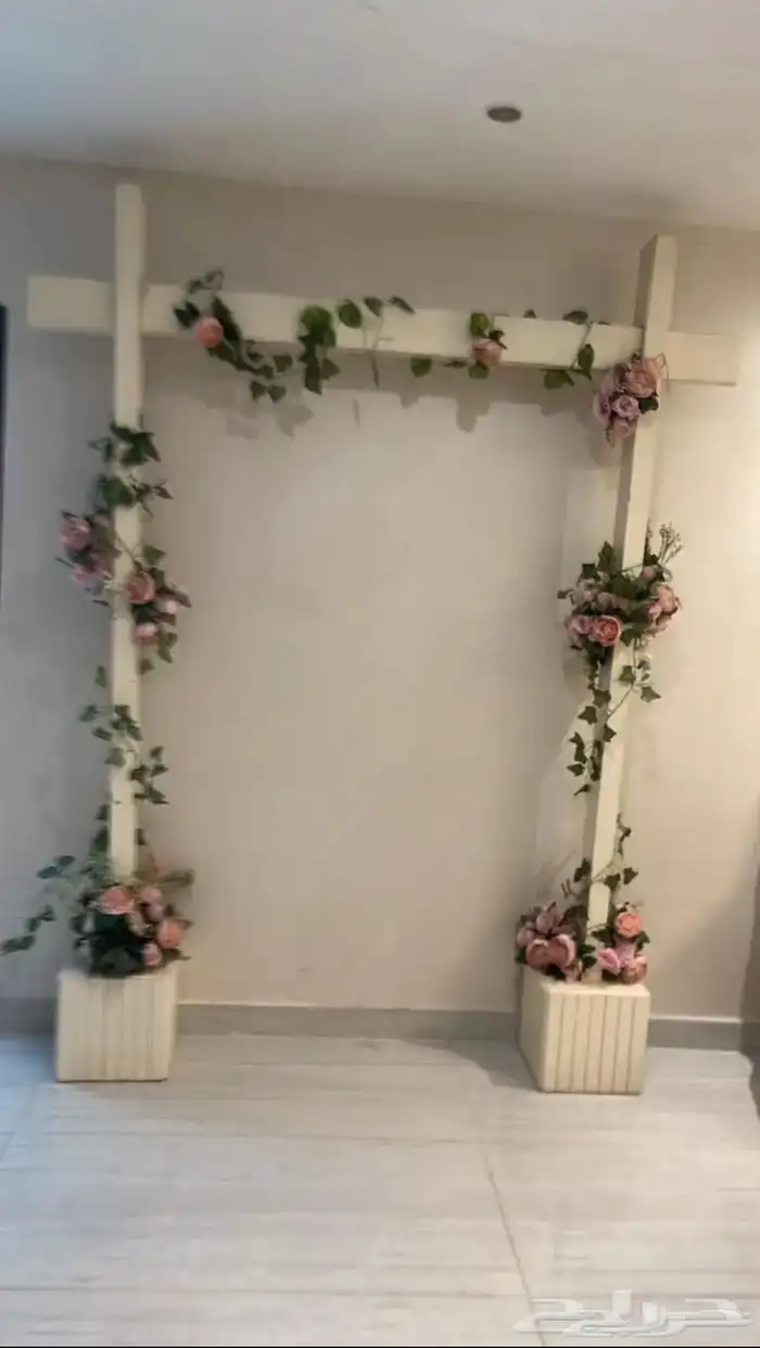 دولاب تخزين و طاوله وستاند 4