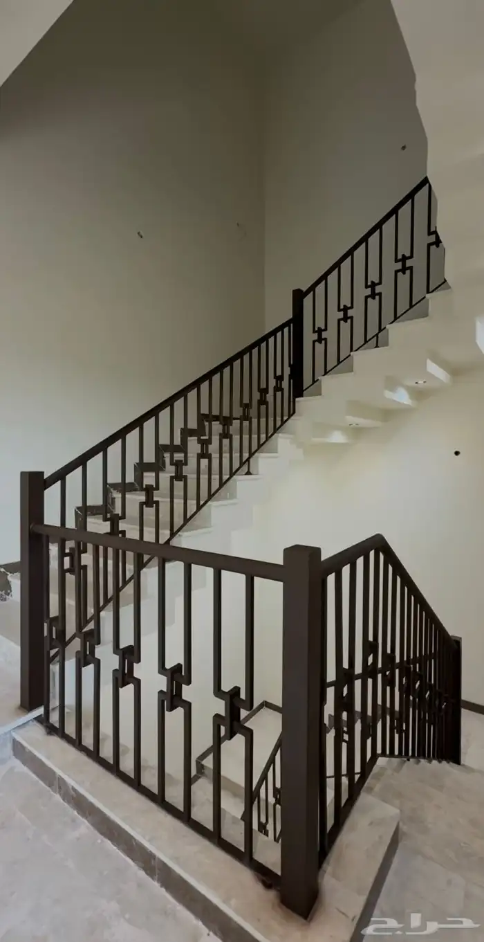 تفصيل أبواب حديد ودربزين سلالم وشبابيك حماية مع تركيب وضمان 10