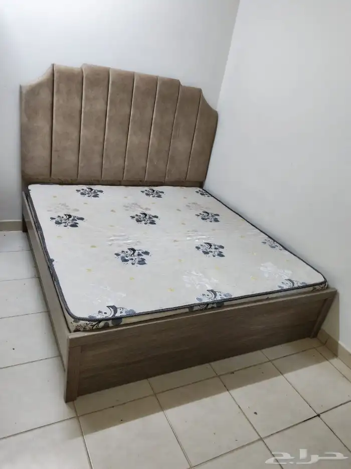 سرير نفرين بحالة ممتازة 0