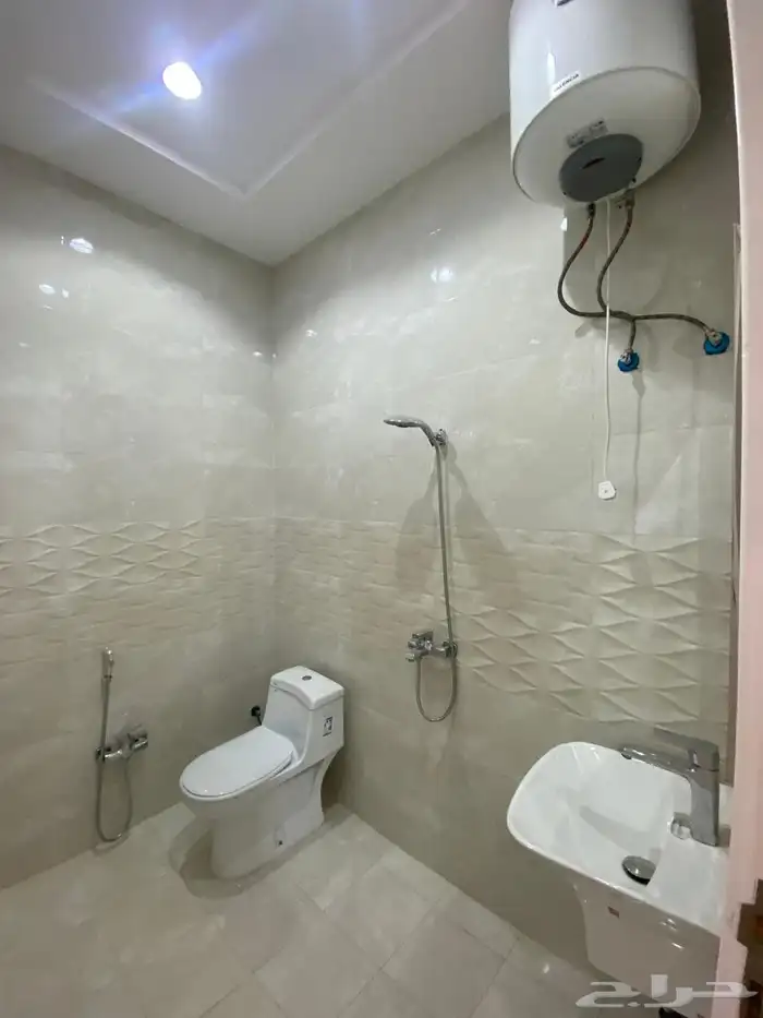 للبيع روف علوي مع ملحق تشطيبات فاخره الموقع خلف مطار ابها 17