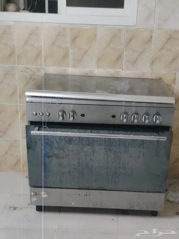 ثلاثه مكيفات وثلاج ومطبخ وبتقاز وربعه كراسي خشب نفر واحد 4