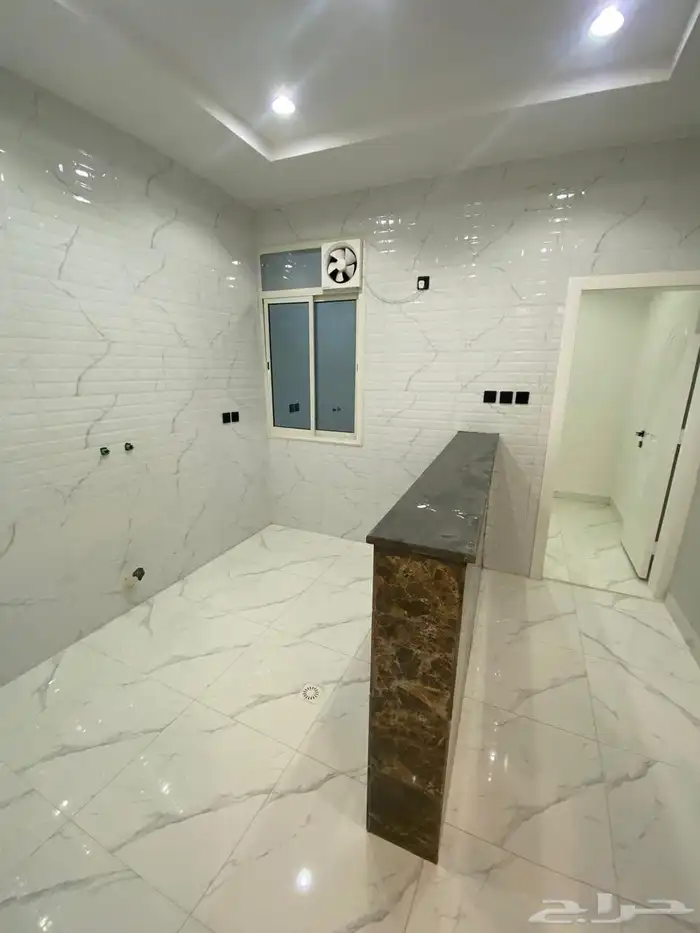 للبيع روف علوي مع ملحق تشطيبات فاخره الموقع خلف مطار ابها 18