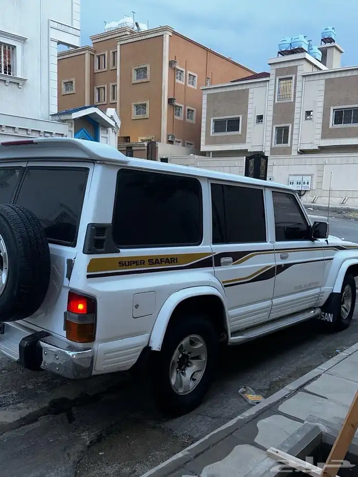 سفاري نيسان موديل 1995 0