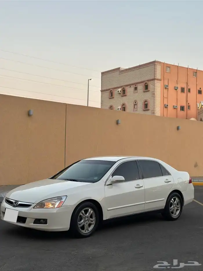 هوندا اكورد 2007 اللون ابيض لولوي 1