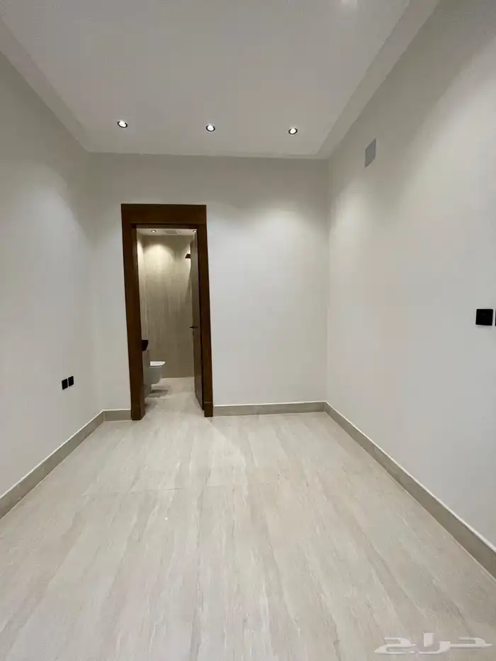 دور علوي للبيع حي العوالي 7