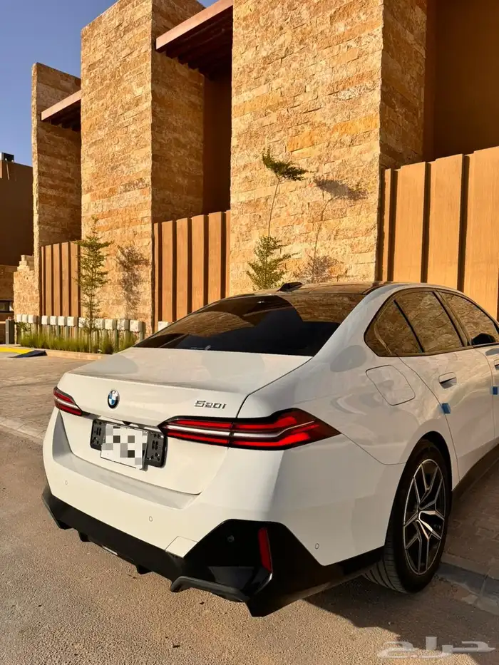 بي ام دبليو 520i M Kit على الضمان والصبانة المجانية 11