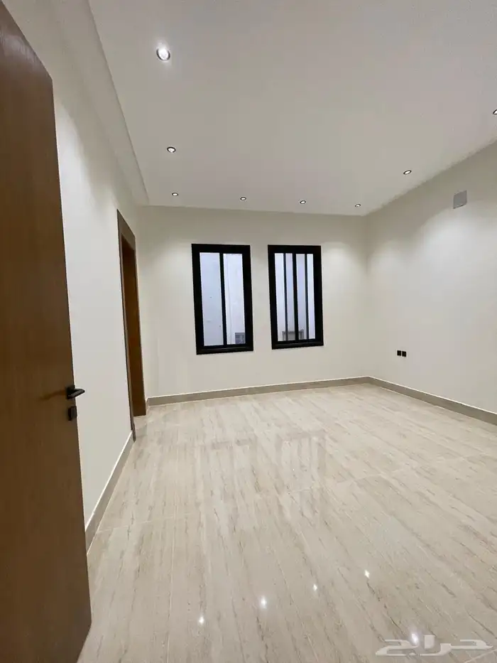 دور علوي للبيع حي العوالي 4