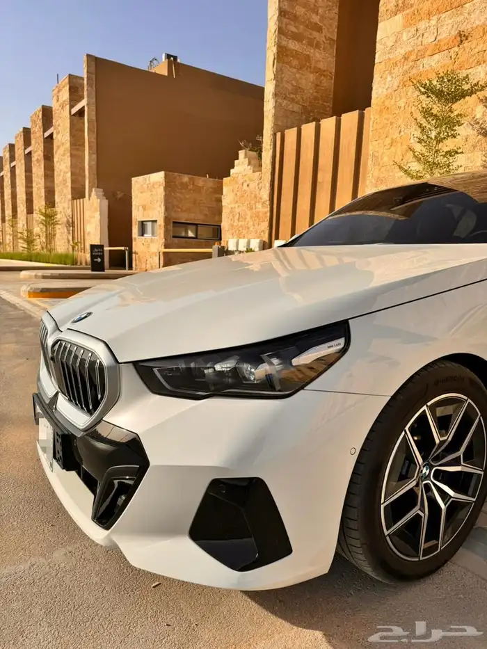 بي ام دبليو 520i M Kit على الضمان والصبانة المجانية 9