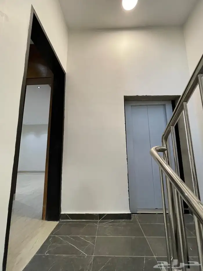 دور علوي للبيع حي العوالي 12