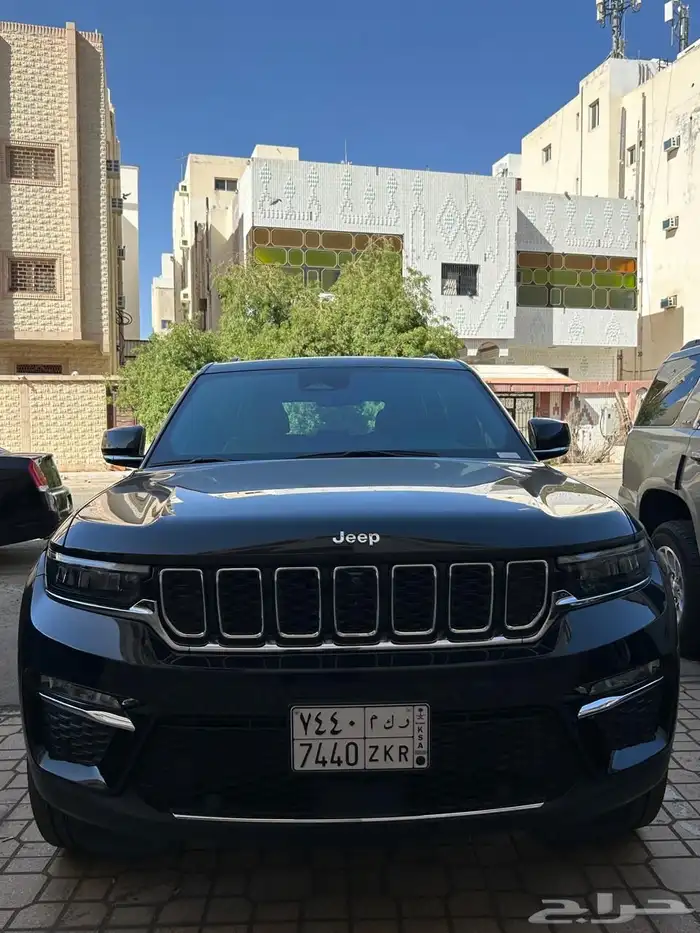 جيب جراند شيروكي 2023 limited فل كامل 0