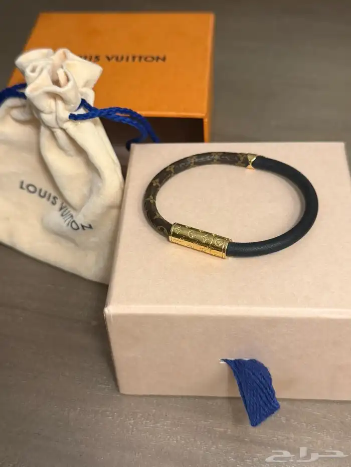 سوارة LV مستخدمة نظيفة جدا مع البوكس 1