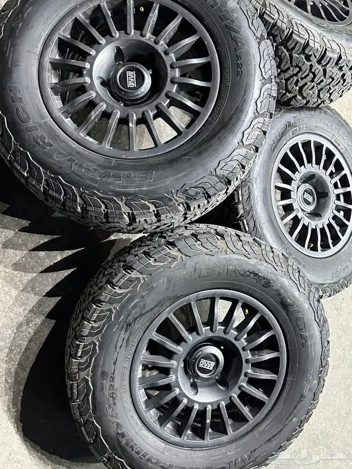 جنوط برايد 5 مسمار مع كفرات نص حجري مقاس 17 جيب 12