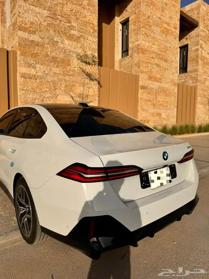 بي ام دبليو 520i M Kit على الضمان والصبانة المجانية 12