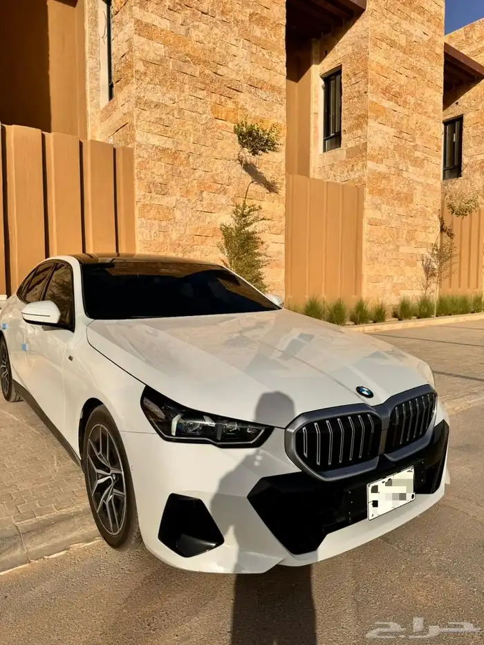 بي ام دبليو 520i M Kit على الضمان والصبانة المجانية 10