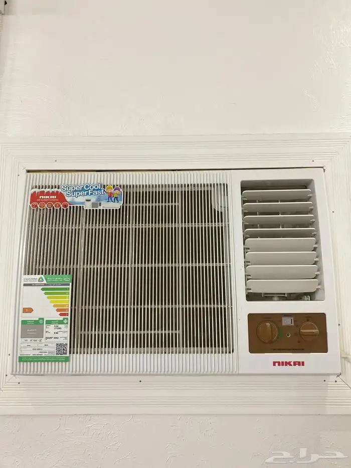 يوجد ثلاث مكيفات شباك 0