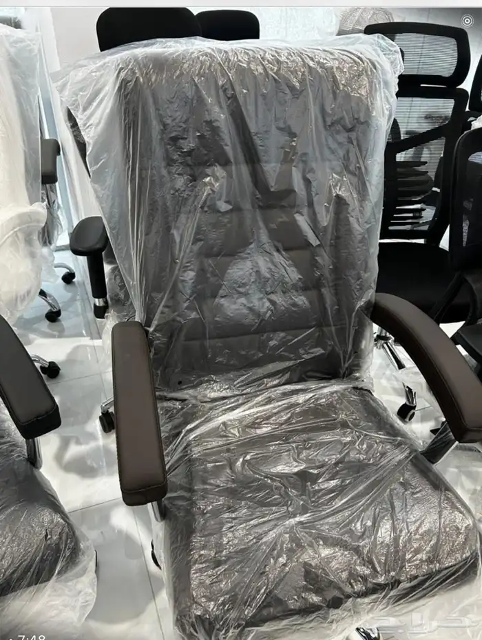 طاولة مكتب مع كراسي بسعر مخفض  الألوان متاحةlable 11