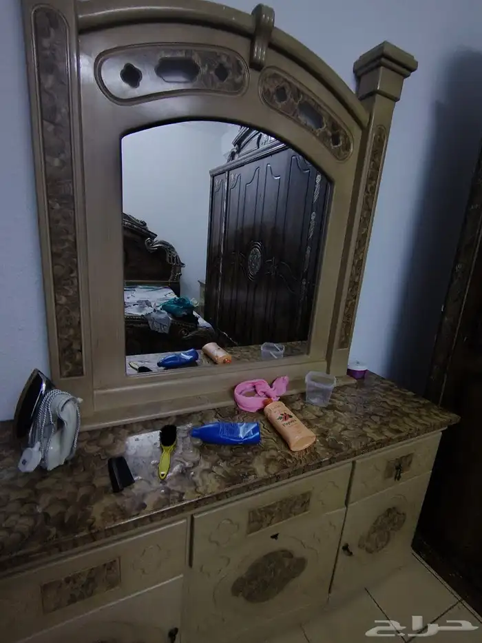 غرفة نوم شبه جديدة مع كنب وبتغاز كهربائي 6