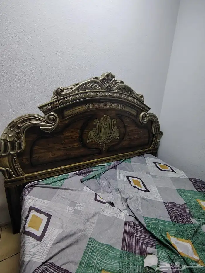 غرفة نوم شبه جديدة مع كنب وبتغاز كهربائي 3