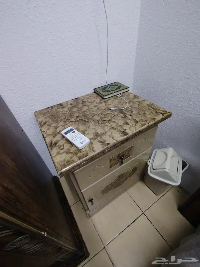 غرفة نوم شبه جديدة مع كنب وبتغاز كهربائي 4