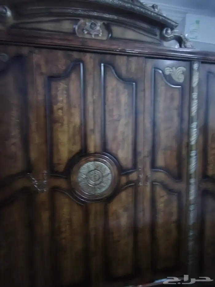 غرفة نوم شبه جديدة مع كنب وبتغاز كهربائي 5