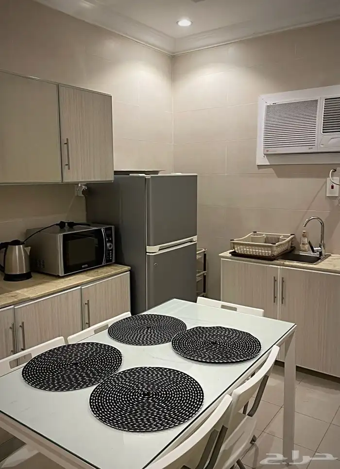 شقة فاخرة مفروشة بحي الروضة 4