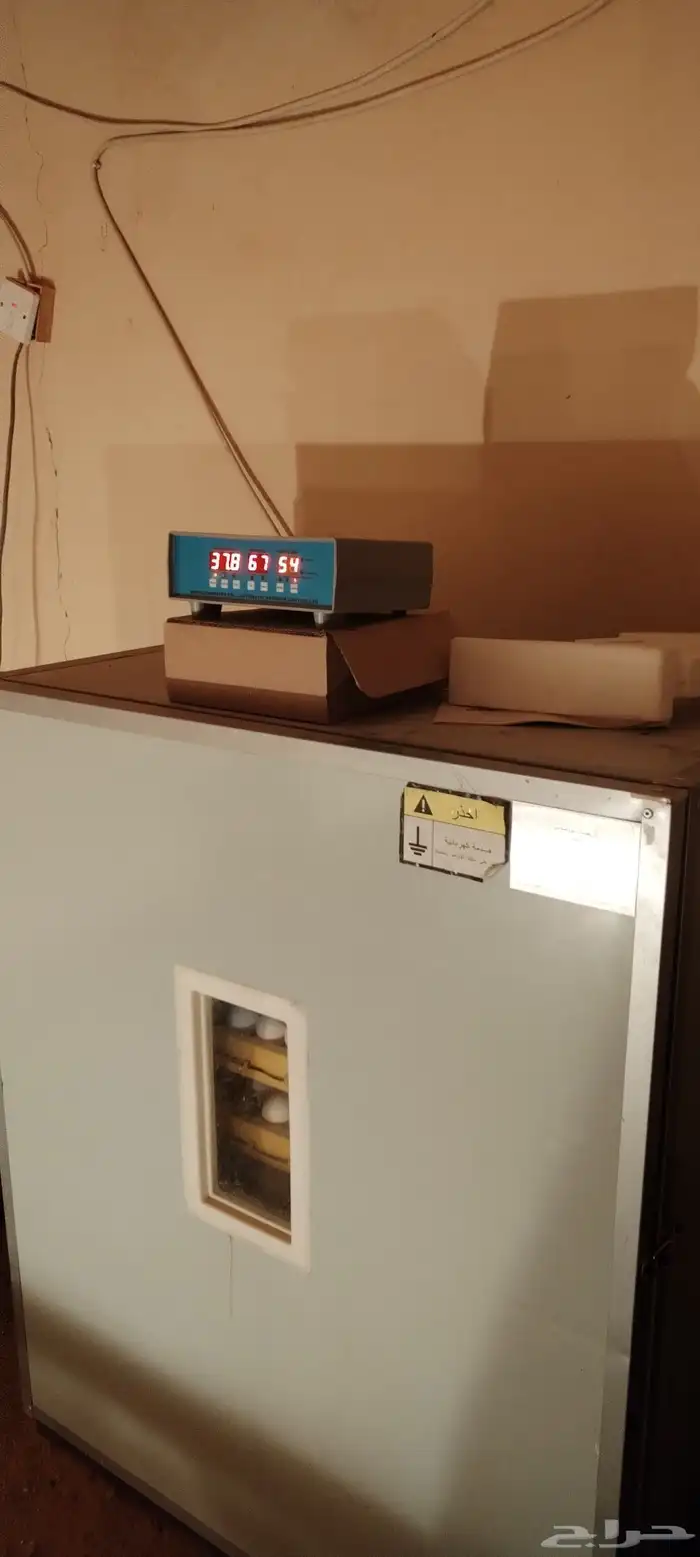 للبيع فقاسة مؤسسة فنون الدواجن 8 صفوف فل اتوماتيك 650 بيضة 10