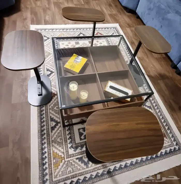 طاوله قهوه مع أربع طاولات خدمه شبه جديده للبيع بحاله ممتازه 0