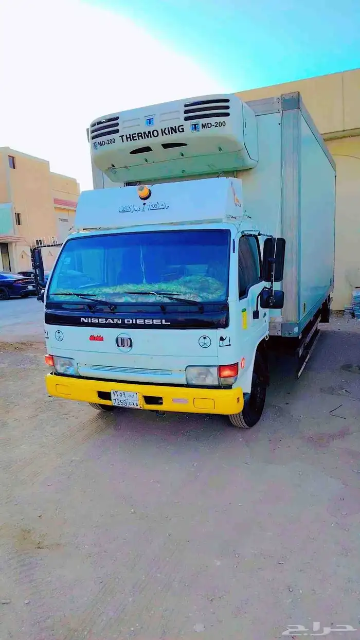دينا نيسان تلاجه تبريد تجميد 5متر للبيع موديل 2010 0