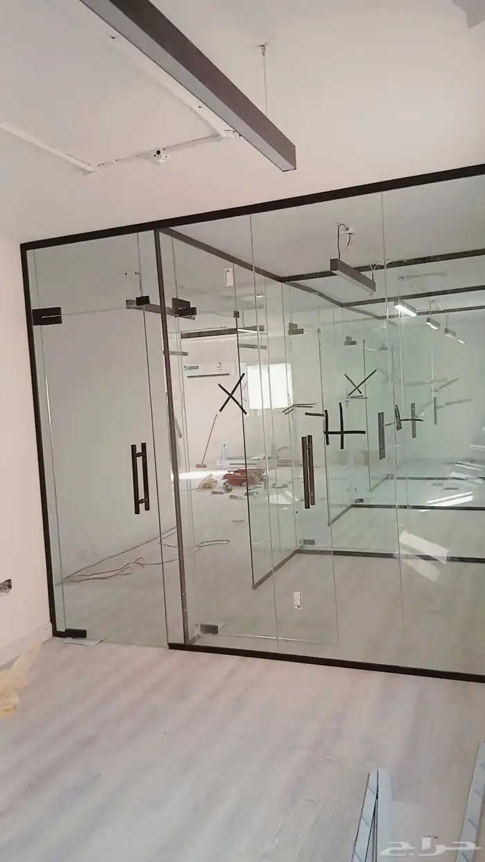 تفصيل مكاتب زجاج زجاج مكاتب سكوريت 3