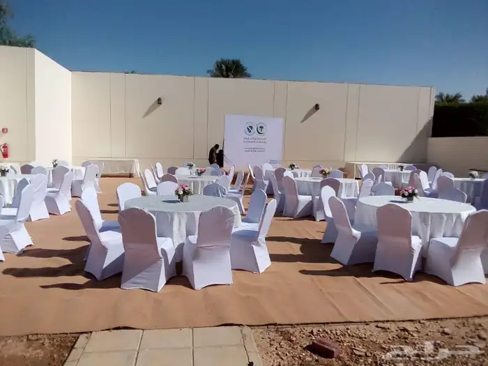 يوجد لديناكراسي وطاولات داخل رياض وخارج رياض وجلسات شعبيات 2