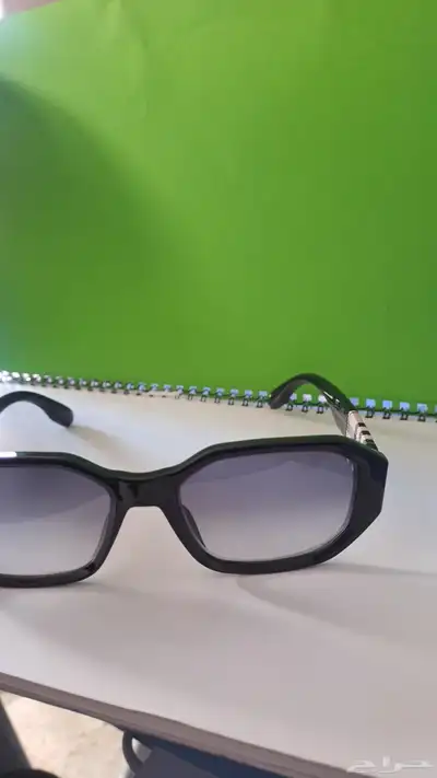 نظارة من شركة بربري للبيع شريتها ب 1350 تقريبا index