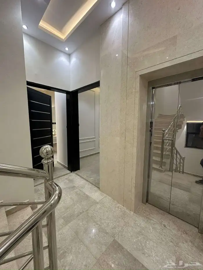 للبيع بحي الضيافه شقق علويه ب 520 الف تشطيب vip 0