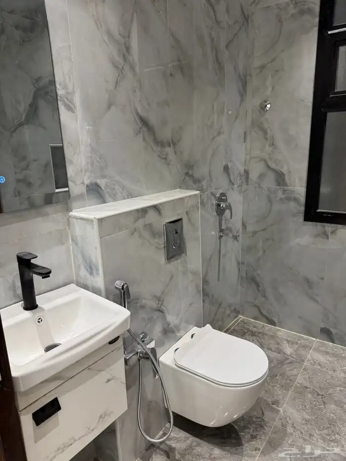 للبيع درج داخلي وشقه كاملة أو منفصل جديدة بحي الرمال شارع 15 25