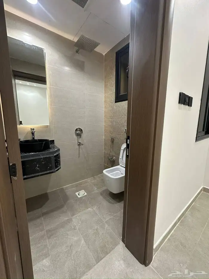 للبيع بحي الضيافه شقق علويه ب 520 الف تشطيب vip 18