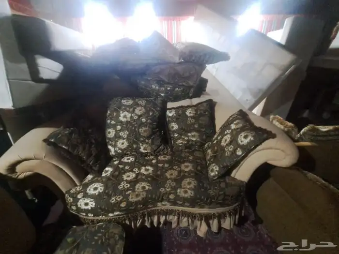 كنب للبيع متوفر اكثر من طقم 9