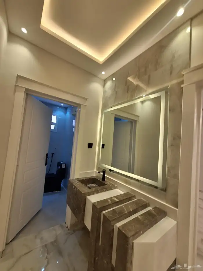 فيلا للبيع حي تنال على طريق المطار 13