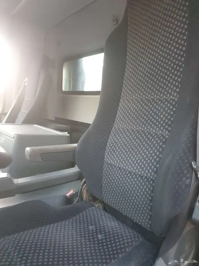 شاحنة مرسيدس موديل 2010 6