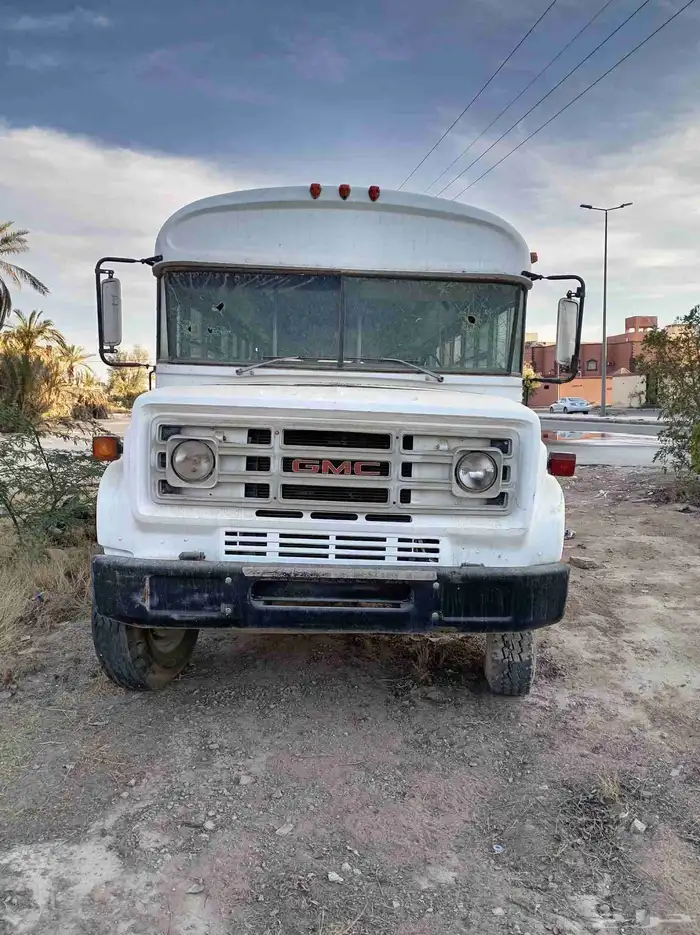 للبيع باص جميحي مسقط البيع تشليح الموديل 89 اسوم 8 ونطل 5