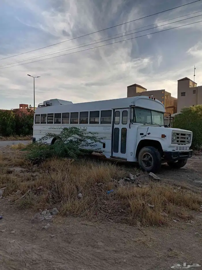 للبيع باص جميحي مسقط البيع تشليح الموديل 89 اسوم 8 ونطل 6