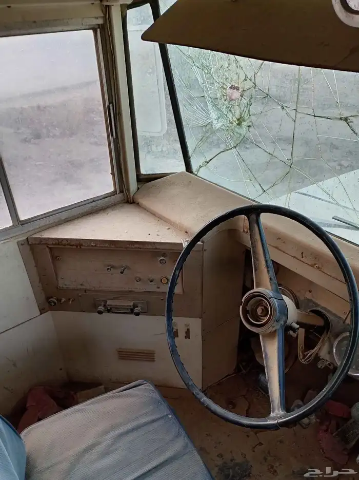 للبيع باص جميحي مسقط البيع تشليح الموديل 89 اسوم 8 ونطل 0