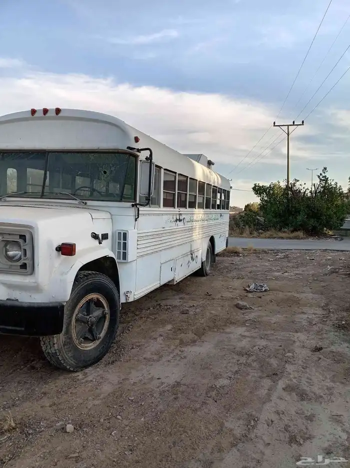 للبيع باص جميحي مسقط البيع تشليح الموديل 89 اسوم 8 ونطل 4
