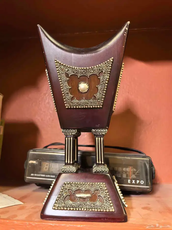 مبخرة خشبية فخمة لونها عنابي غامق مزخرفة بارزة لون فضي 18