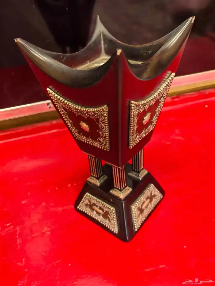 مبخرة خشبية فخمة لونها عنابي غامق مزخرفة بارزة لون فضي 11