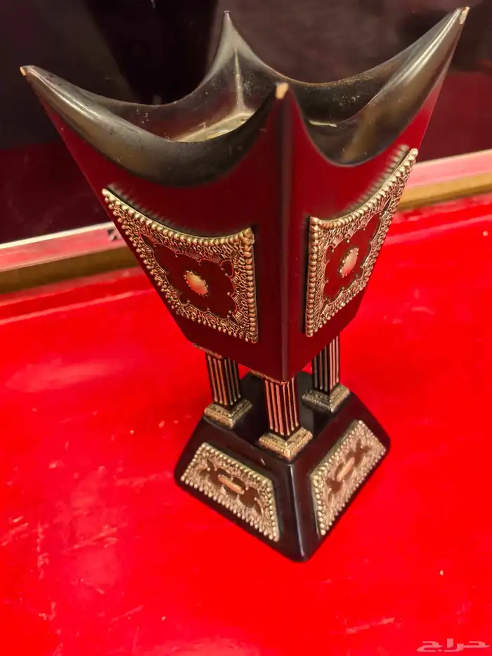 مبخرة خشبية فخمة لونها عنابي غامق مزخرفة بارزة لون فضي 14